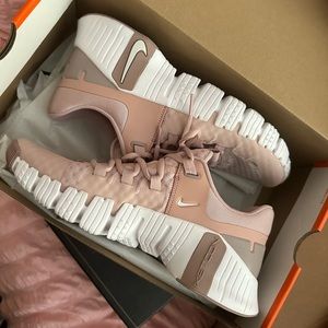 Nike women’s casual shoes